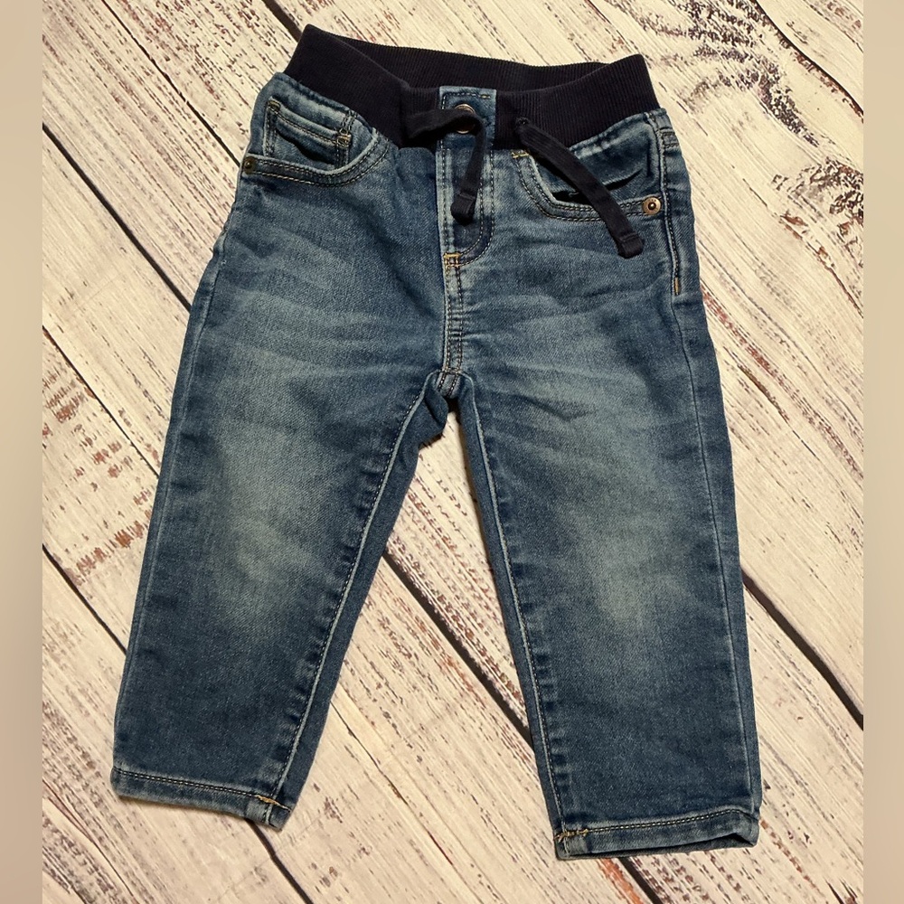 GAP denim baby pull on jeans. Size 12-18M.